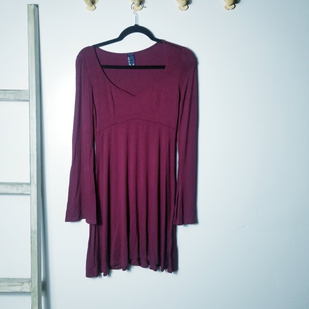 NWOT SOLA LA FE WOMEN'S BURGUNDY DRESS SIZE MEDIUM